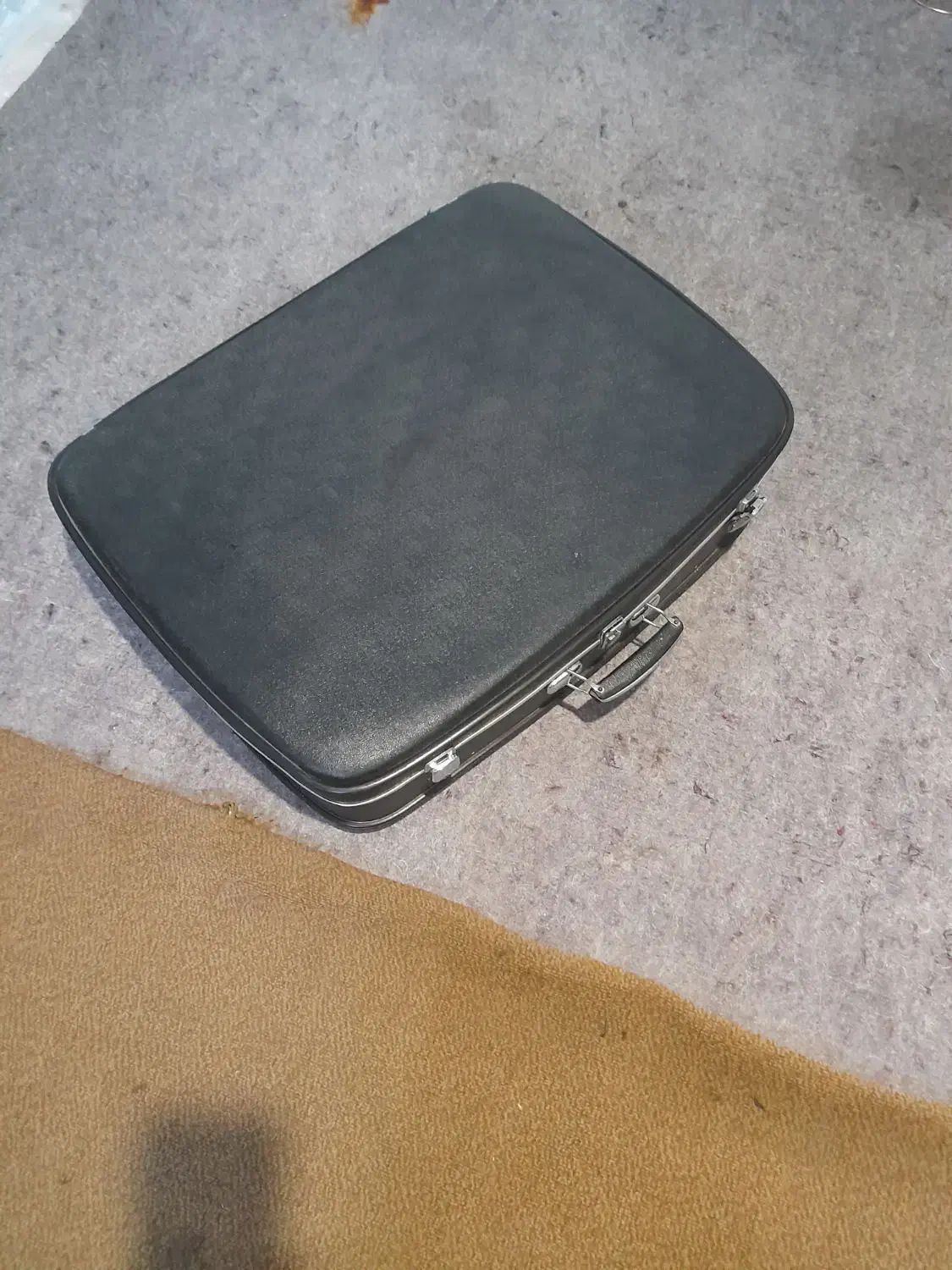 چمدان|کیف، کفش، کمربند|مرند, |دیوار