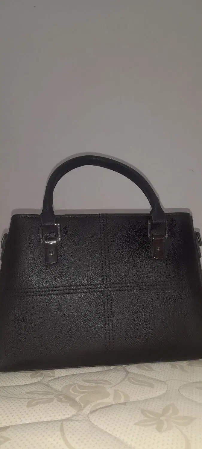 کیف مشکی|کیف، کفش، کمربند|رشت, هلال احمر|دیوار