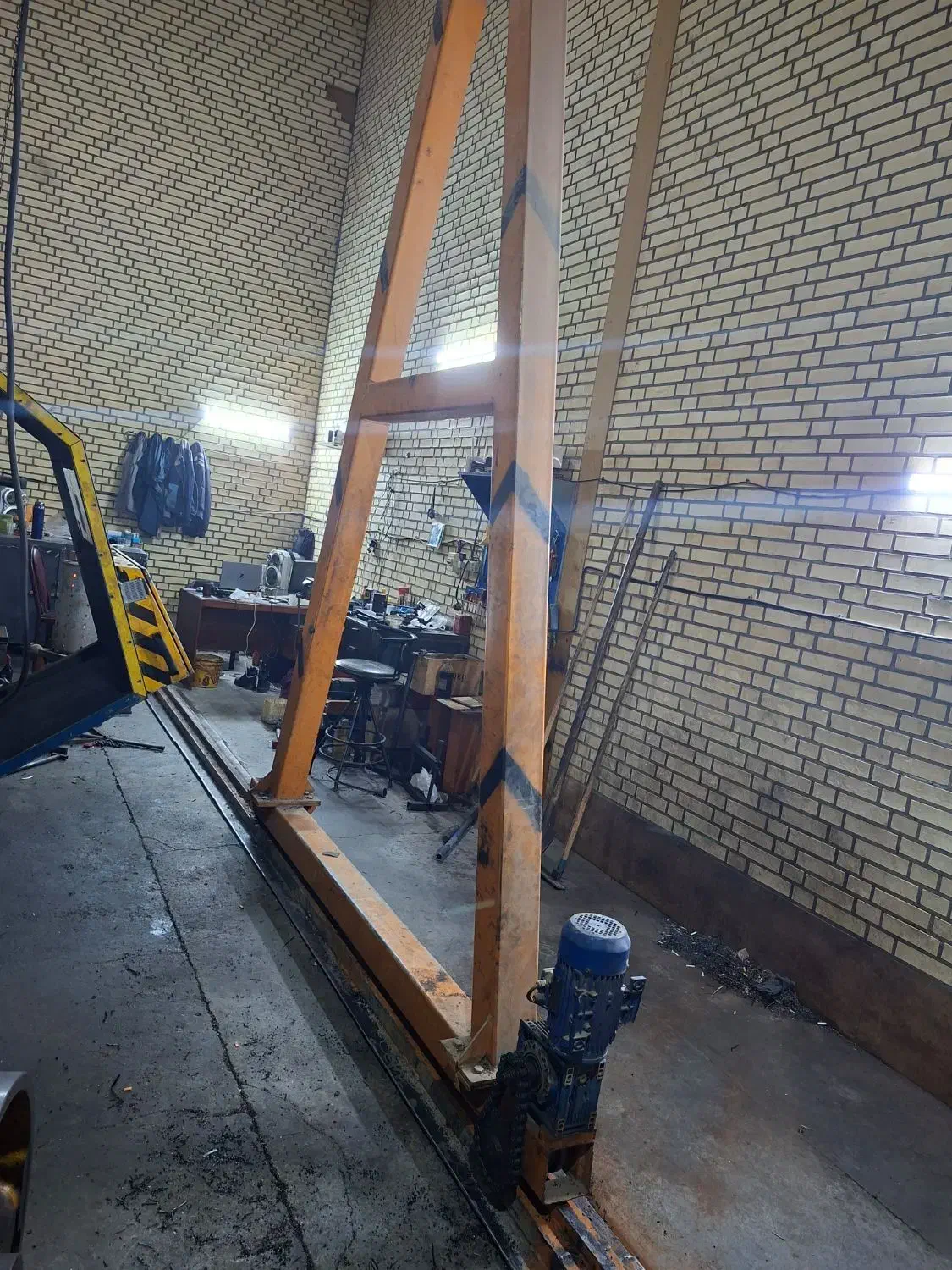 فروش جرثقیل دروازه ای قدرتمند|ماشین‌آلات صنعتی|برخوار, |دیوار