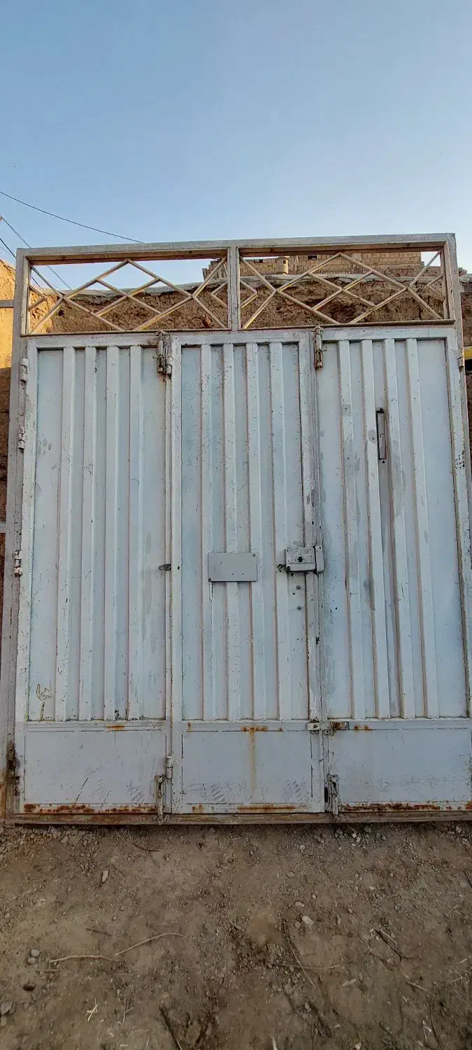 درب حیاط سه ۳لنگه و نرده حفاظ|مصالح و تجهیزات ساختمان|مبارکه, |دیوار