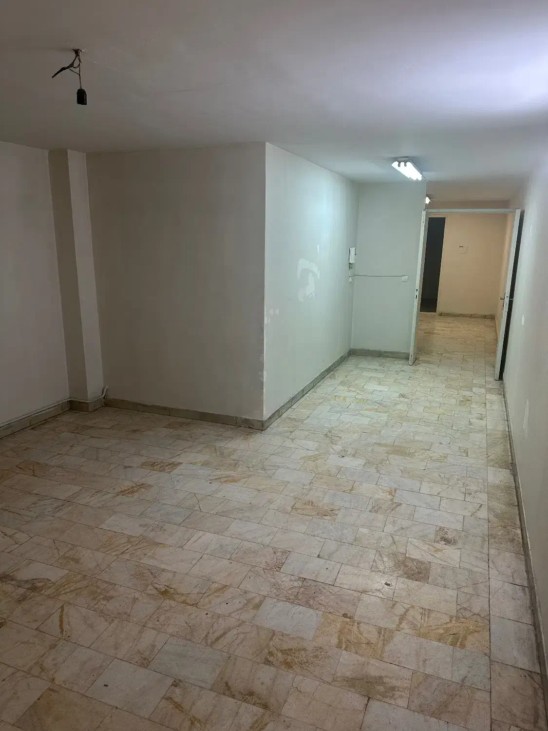 زیر همکف ۸۵ متر