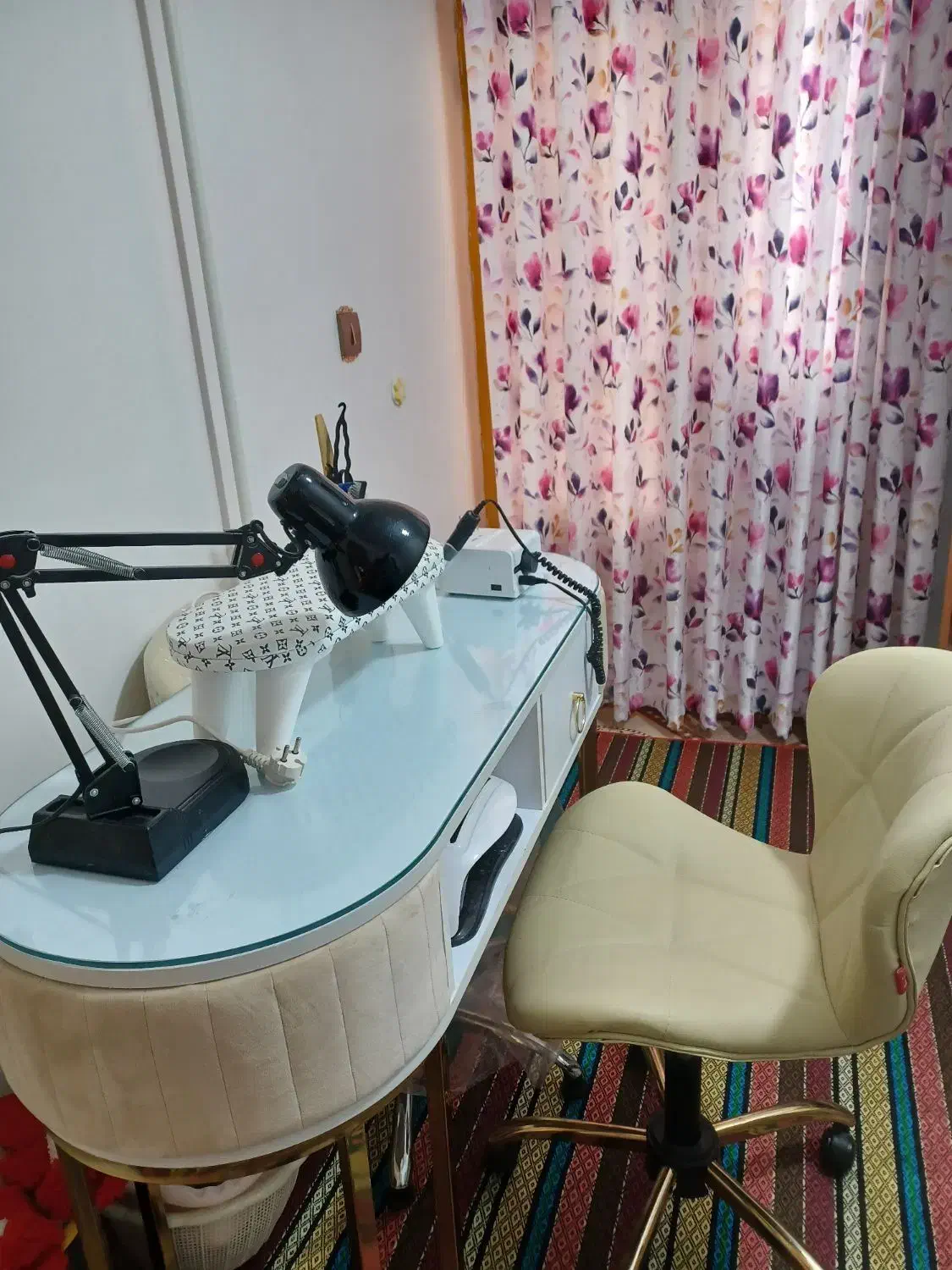 اجاره میز ناخن در منزل|آرایشگاه و سالنهای زیبایی|صومعهسرا, |دیوار