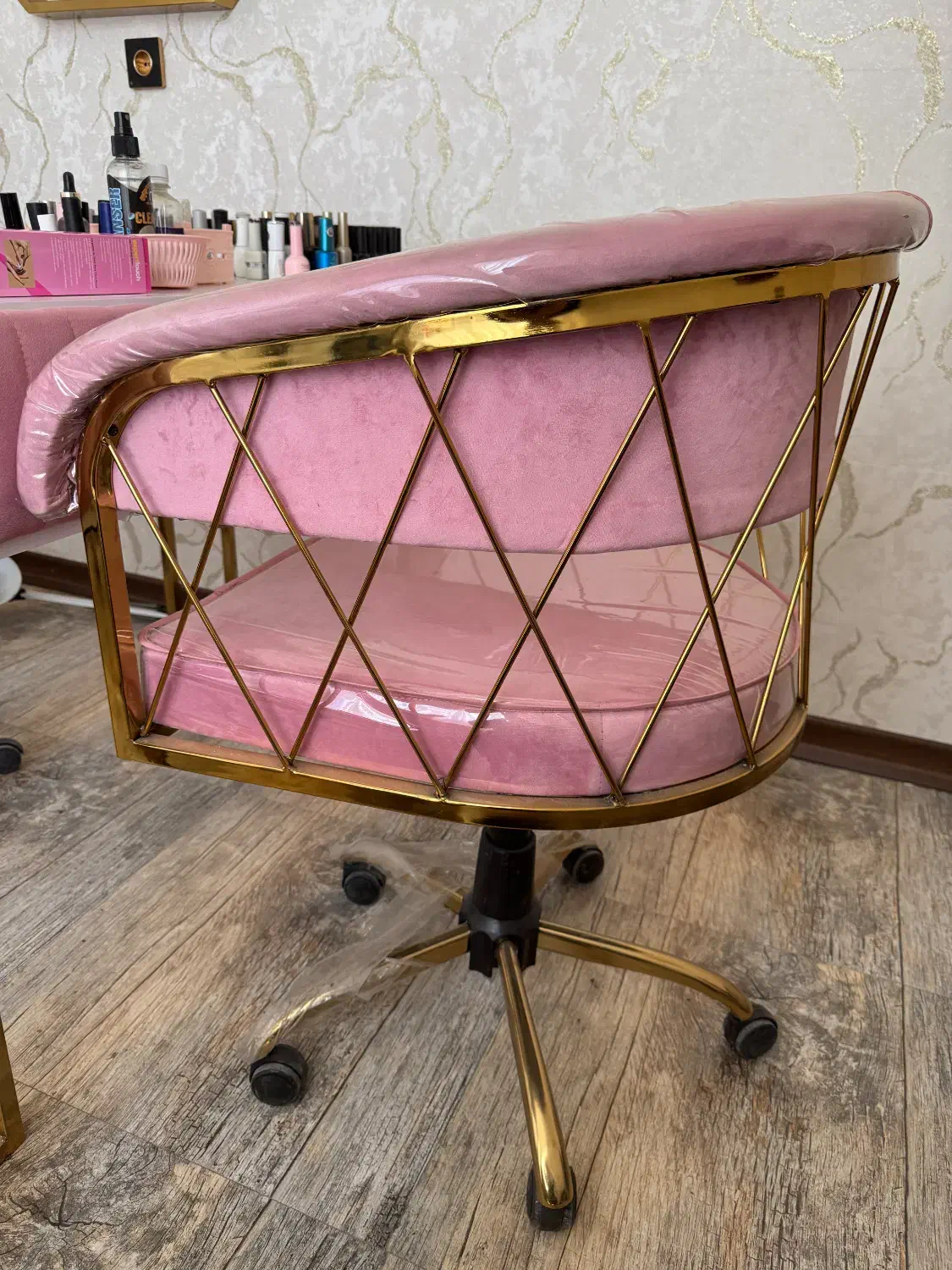 میز ناخن در حد نو|آرایشگاه و سالن‌های زیبایی|دزفول, |دیوار