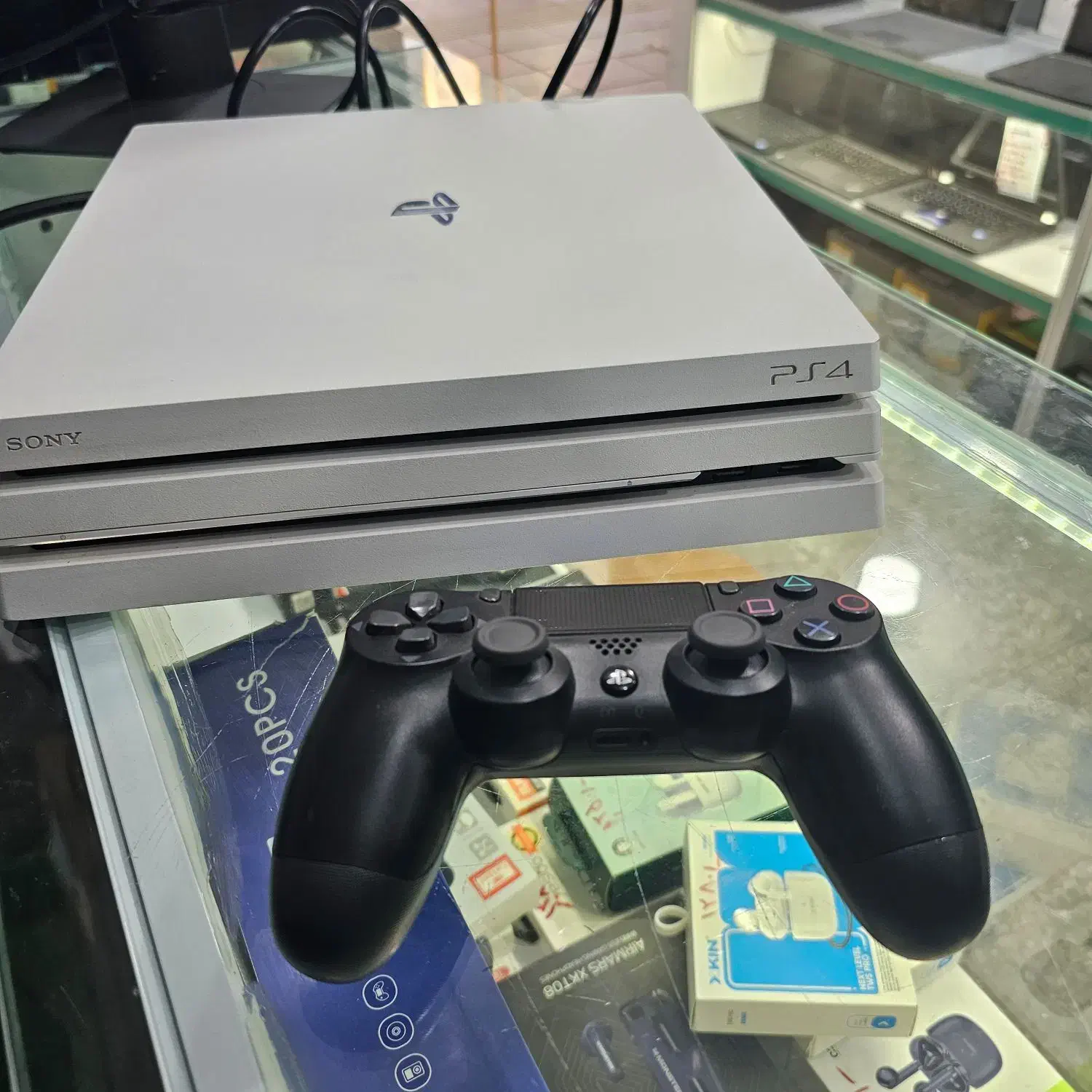 کنسول PS4 PRO کپی خور تک دسته با ۲۰ بازی در حد نو|کنسول، بازی ویدئویی و آنلاین|یاسوج, |دیوار