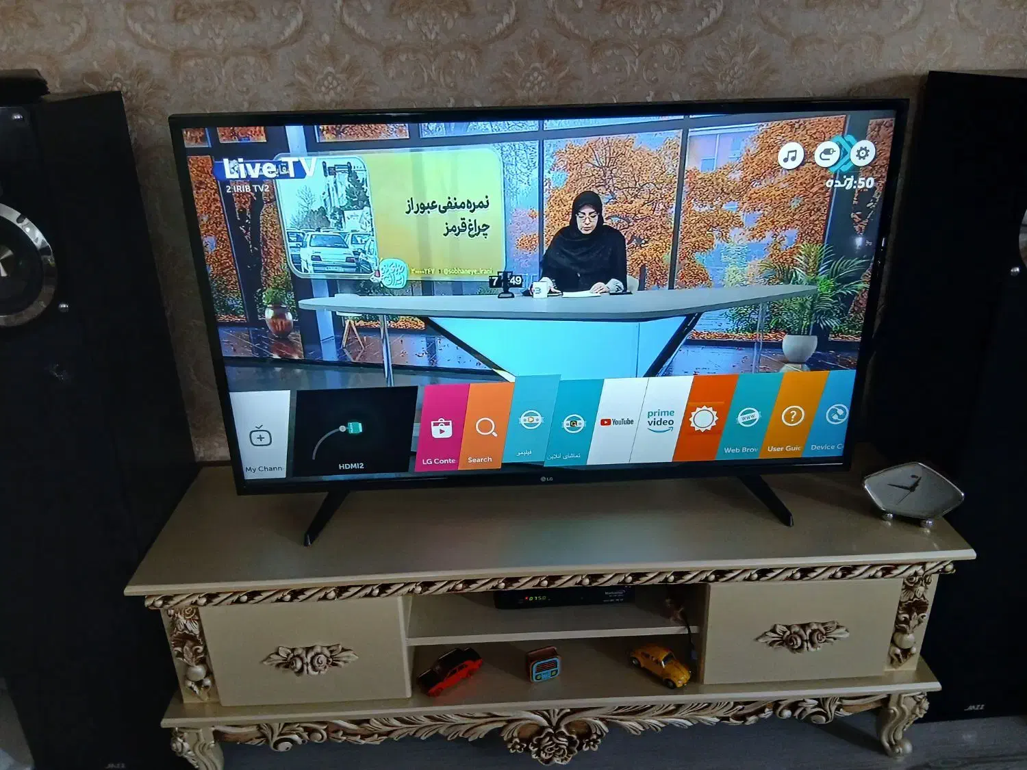 تلوزیون ۵۰ اینچ هوشمند ال جی به همراه میز|تلویزیون و پروژکتور|رشت, منظریه|دیوار