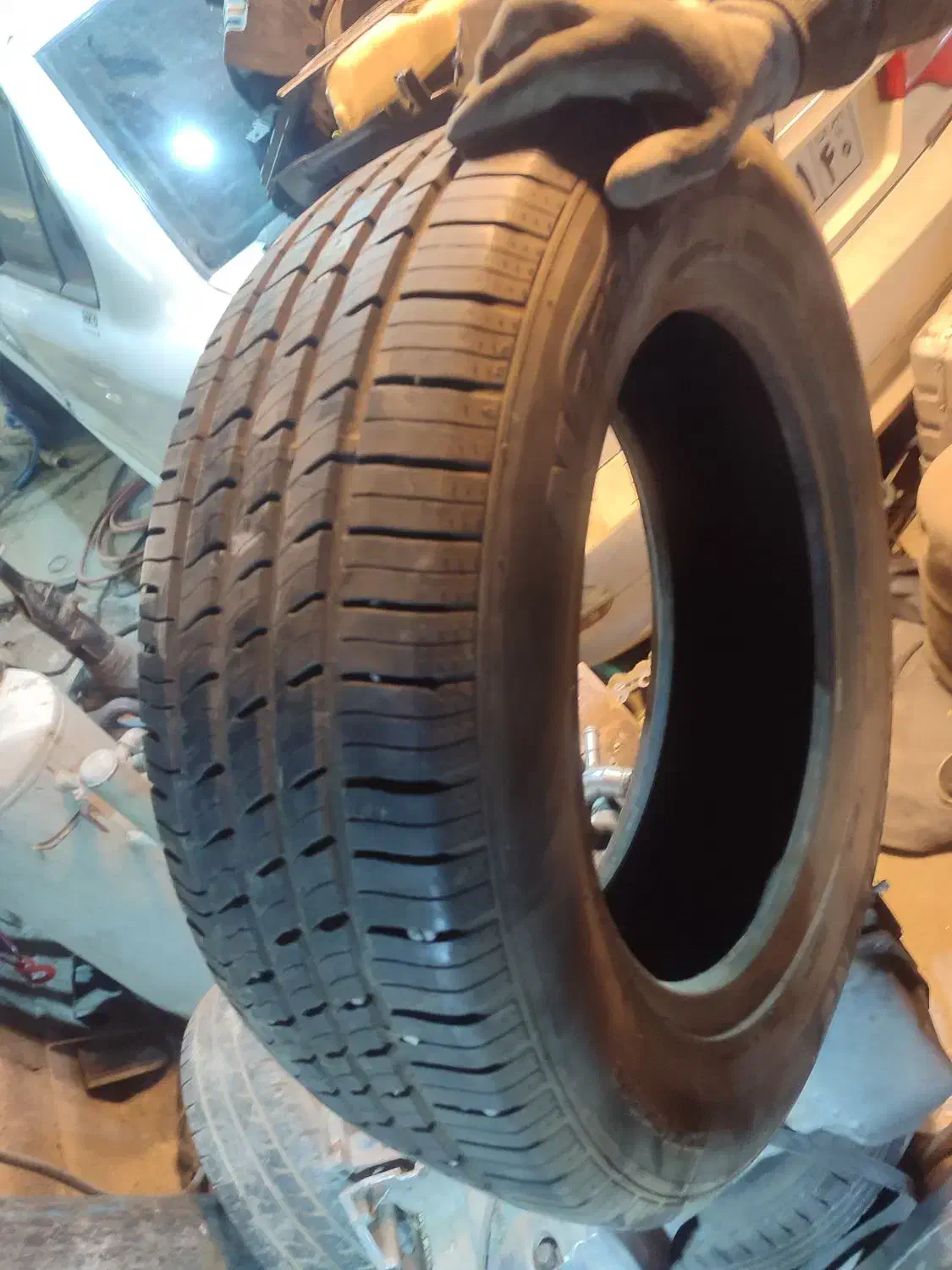 لاستیک سایز ۱۸ مخصوص ماشین شاسی ۲۳۵.۶۰.۱۸|قطعات یدکی و لوازم جانبی|پردیس, فاز ۶|دیوار