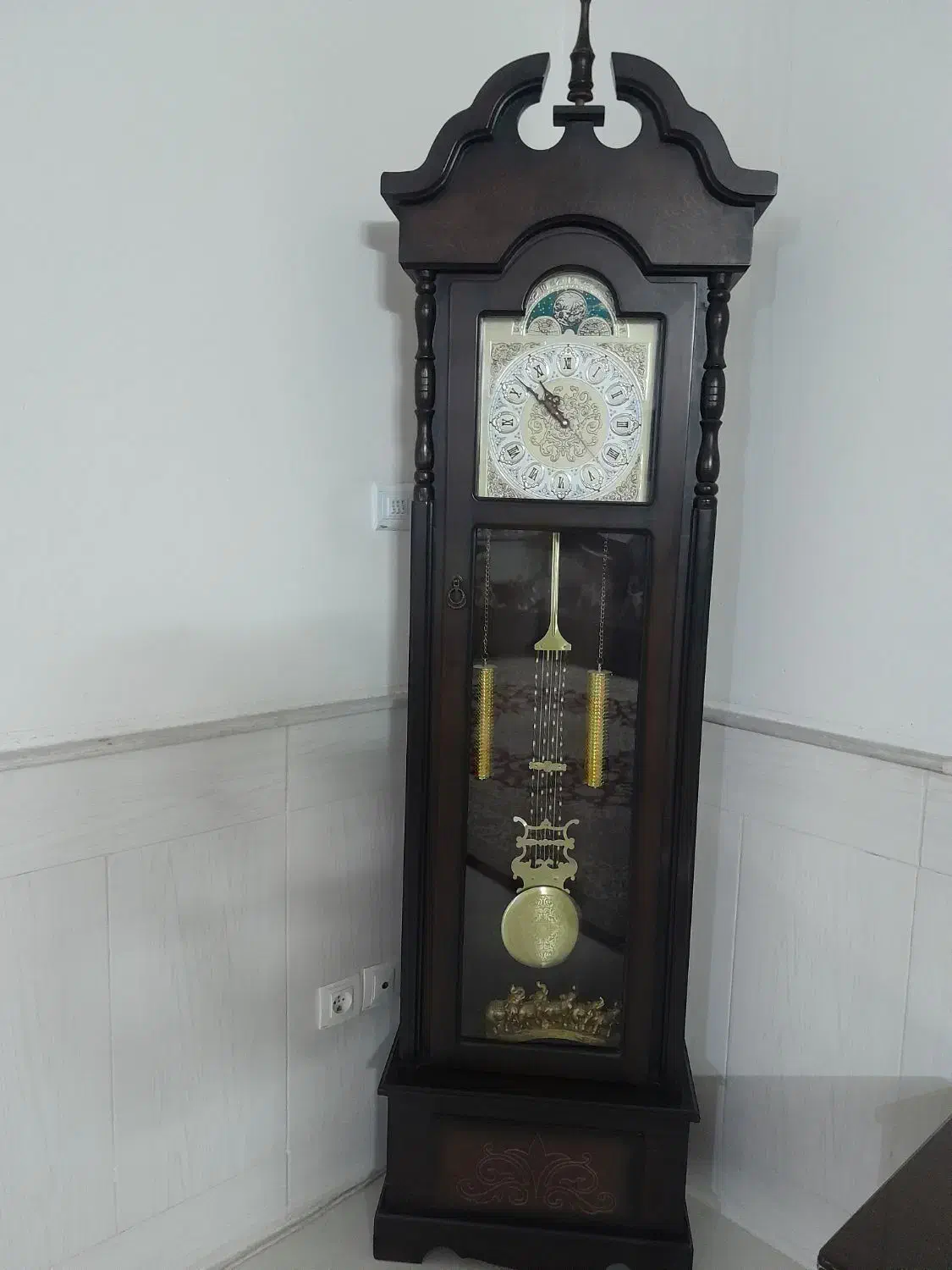 ساعت ایستاده|ساعت دیواری و تزئینی|نیشابور, گنبد سبز|دیوار