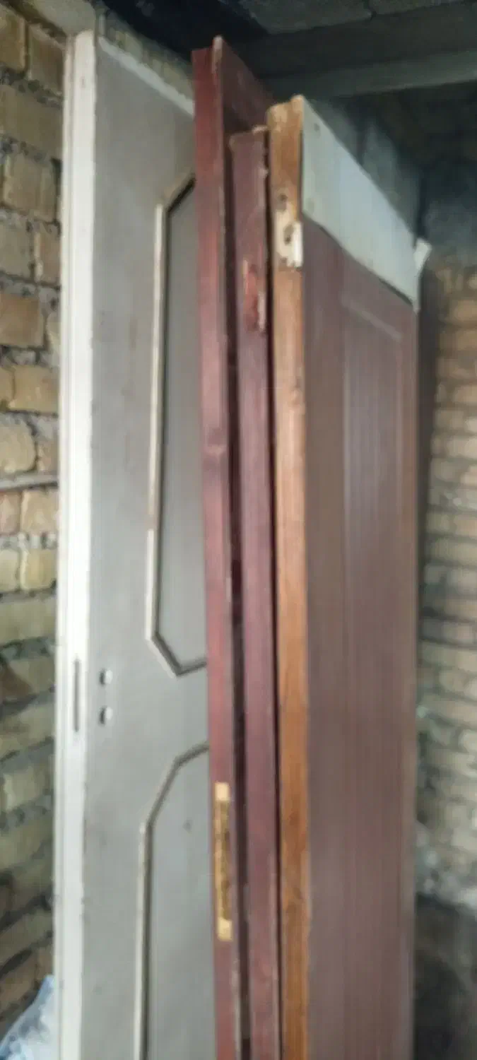 تعدادی درب چوبی فروشی|مصالح و تجهیزات ساختمان|شیراز, قلات|دیوار