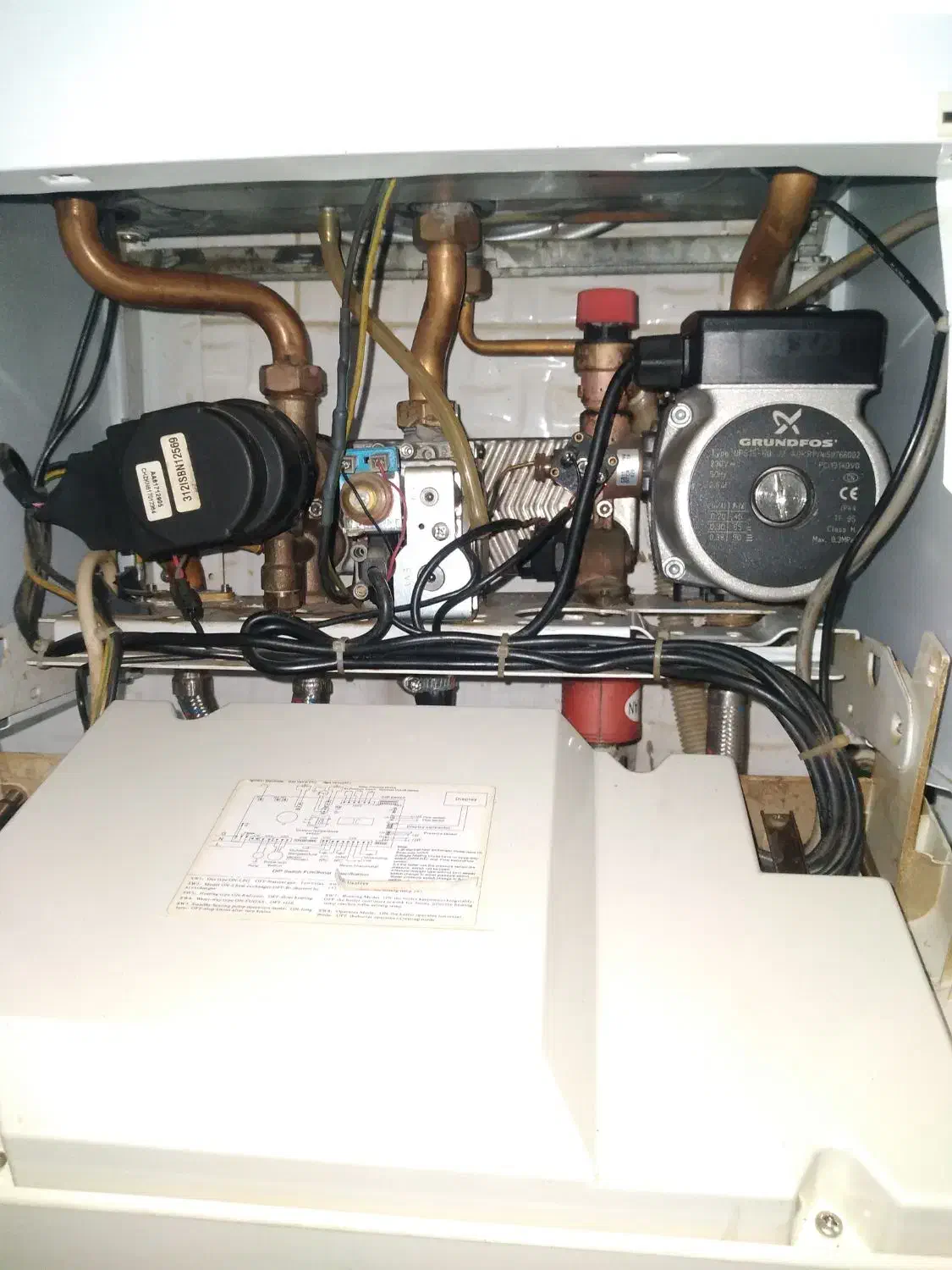 تعمیر وسرویس پکیج وآبگرمکن دیواری وسایل برقی|خدمات پیشه و مهارت|ملایر, |دیوار