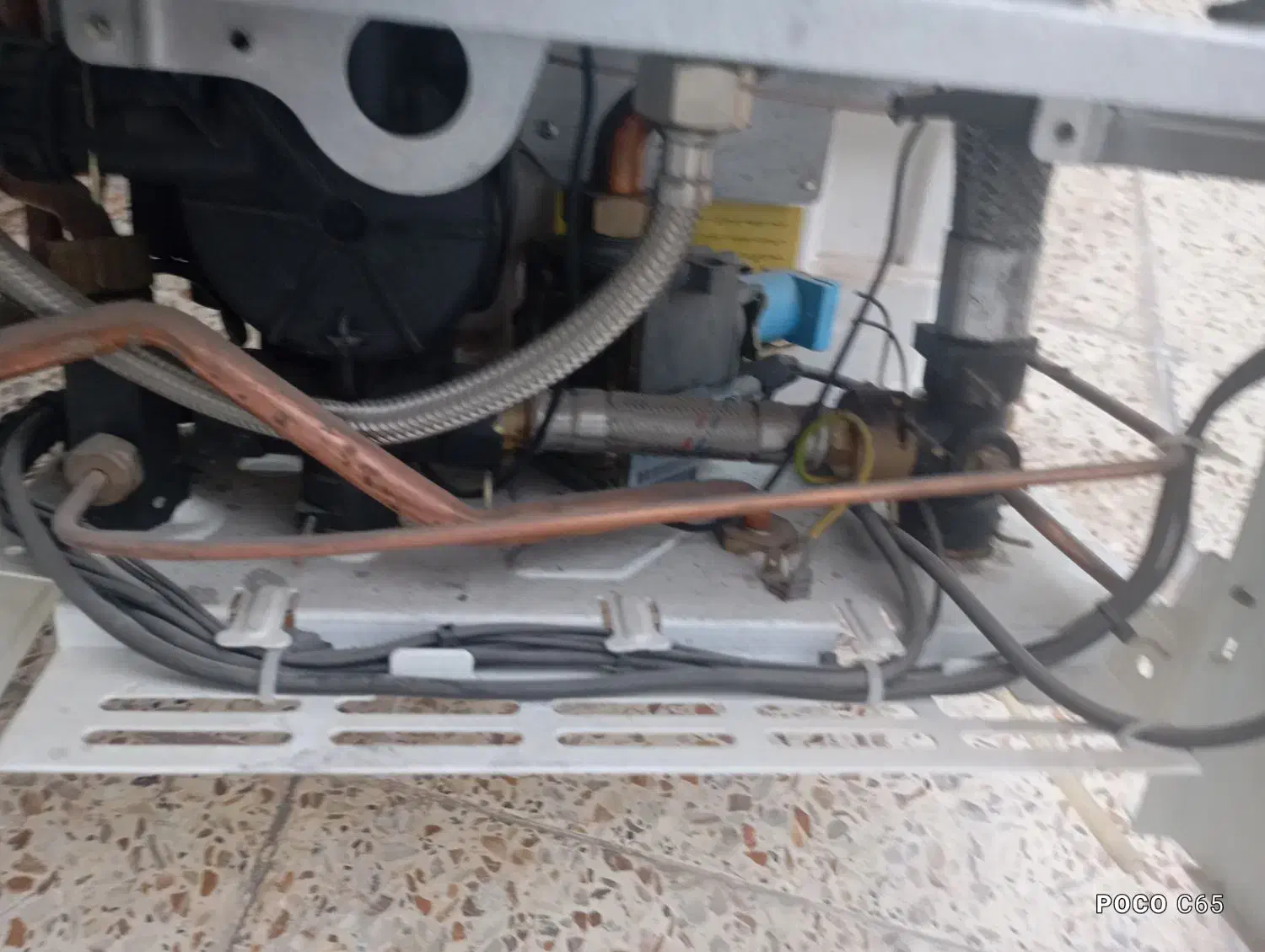 پکیج دست دوم بوتان۲۴ هزار مدل کالداونزیا|آبگرمکن، پکیج، شوفاژ|خرمآباد, |دیوار