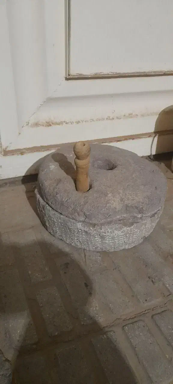 سنگ آسیاب دستر|کلکسیون اشیاء عتیقه|نقده, |دیوار