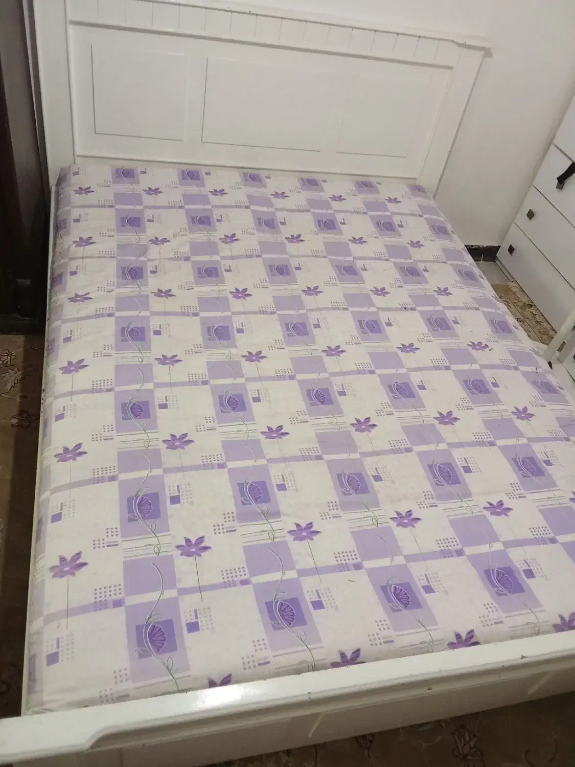 تخت دونفره چوبی رنگ سفید|تخت و سرویس خواب|بیرجند, |دیوار