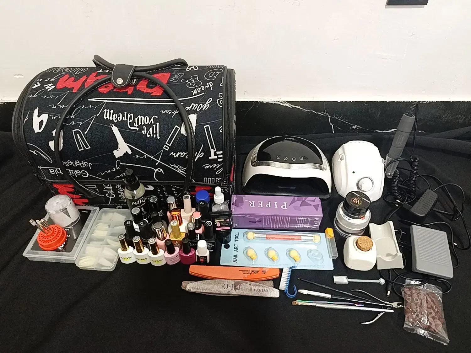 وسایل نو و کامل کاشت ناخن|آرایشگاه و سالنهای زیبایی|کوار, |دیوار