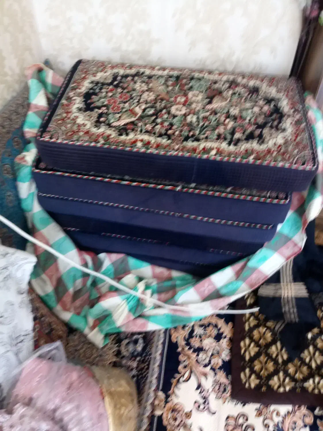 پشتی قالیچه ای نو وسالم به مبلغ 10میلیون|پشتی|کرمان, |دیوار