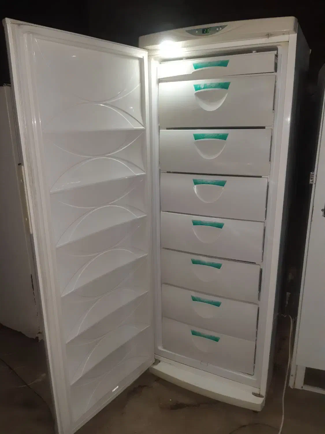 فریزر پارس سالم در حدنو تمیز بدون صدا|یخچال و فریزر|بروجرد, |دیوار