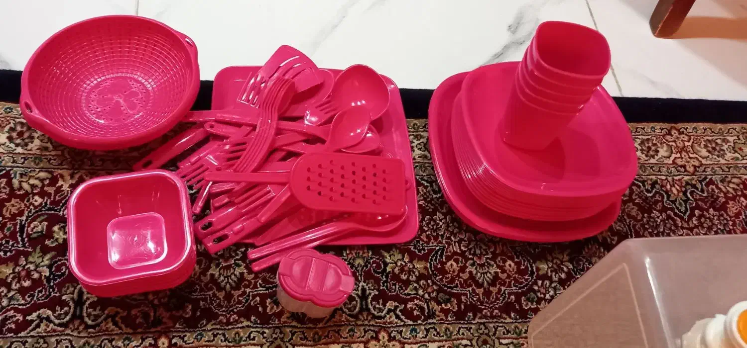 سرویس پیک نیک و سفر ۷۰ پارچه مناسب جهیزیه|ظروف نگهدارنده، پلاستیکی، یکبارمصرف|همدان, |دیوار