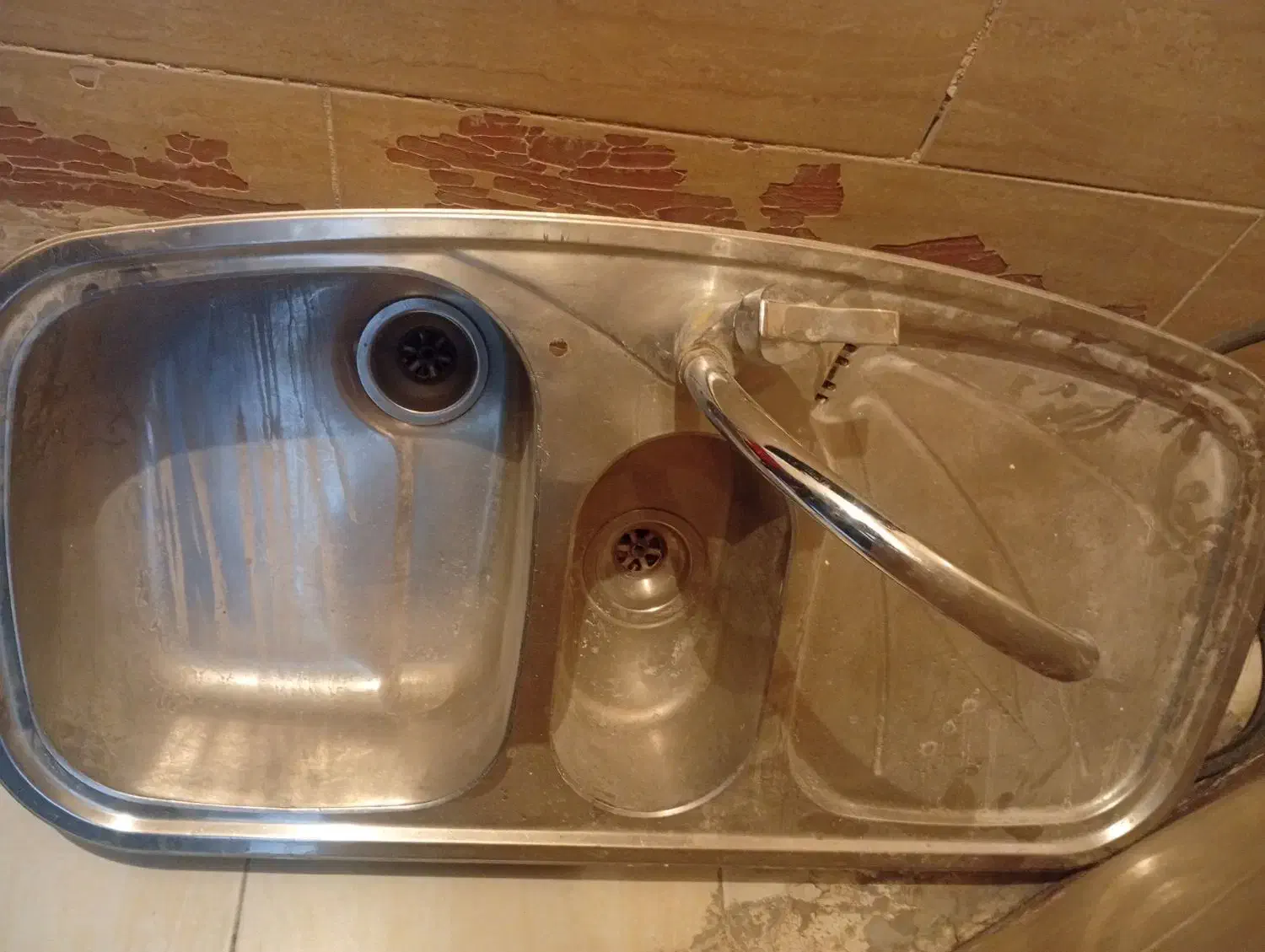 سینک ظرفشویی|آب‌چکان و نظم‌دهنده ظروف|قدس, شهر‌قدس|دیوار