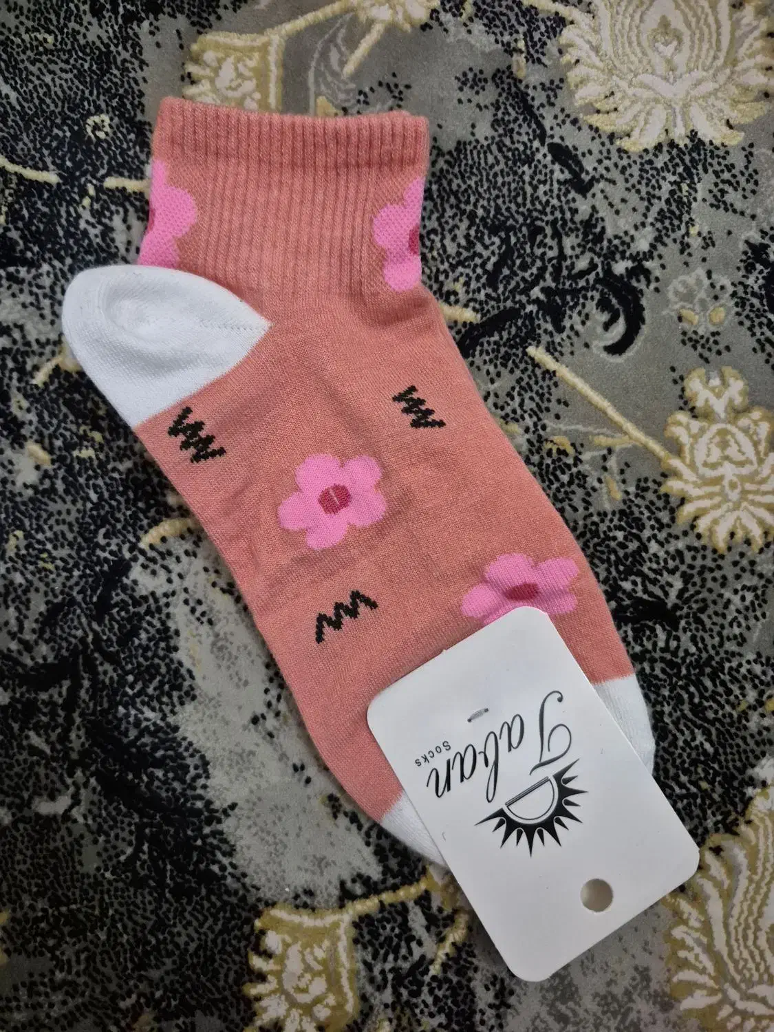 جوراب گل گلی|لباس|قم, قلعه یزدیها|دیوار