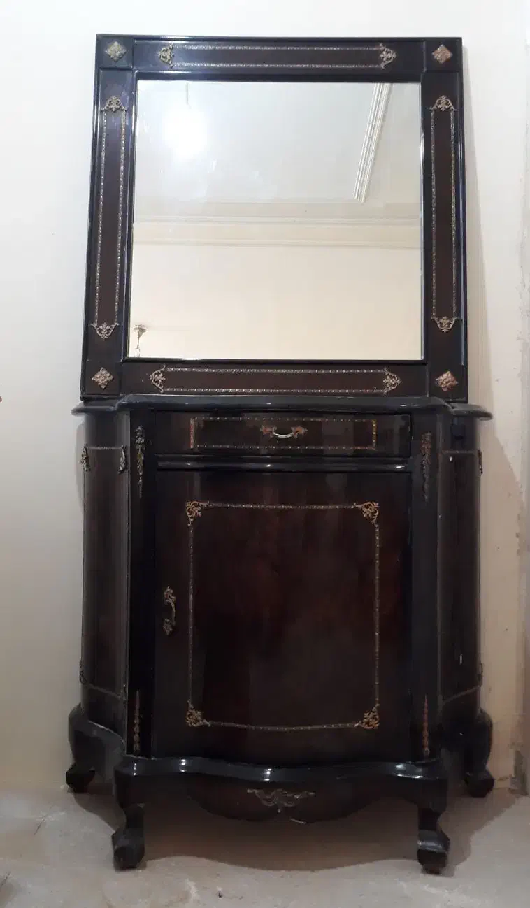 آیینه کنسول تمیز و سالم|بوفه، ویترین، کنسول|قم, لسانی|دیوار