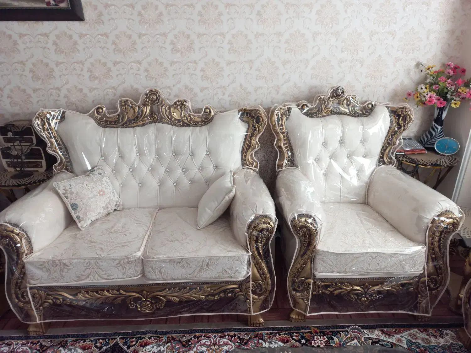 مبل ۹نفره سلطنتی|مبلمان خانگی و میز عسلی|هشتگرد, شهرک بعثت|دیوار