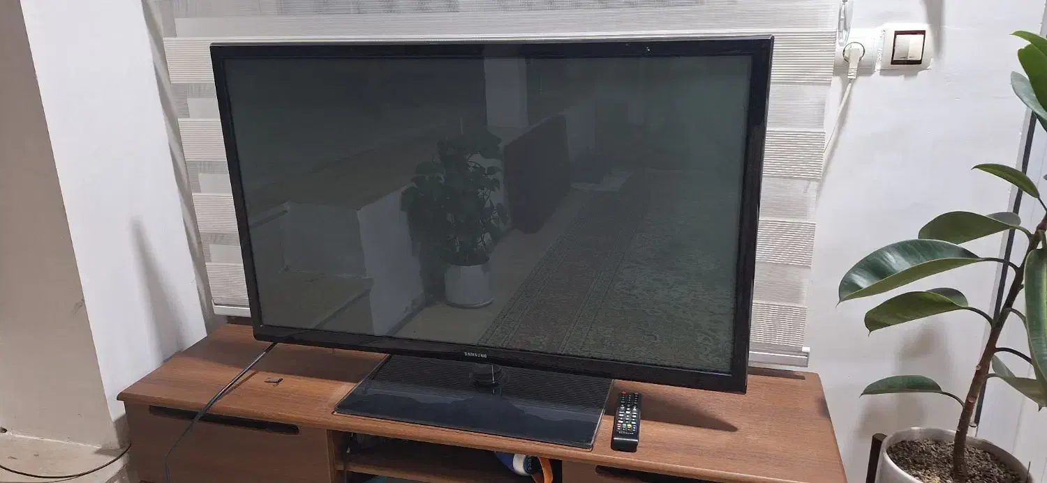 تلویزیون ۴۳ اینچ سامسونگ|تلویزیون و پروژکتور|بجنورد, |دیوار