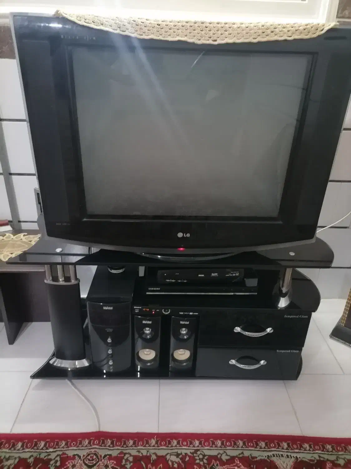 تلویزیونی ومیز کاملاسالم|تلویزیون و پروژکتور|محمدیه-قزوین, |دیوار