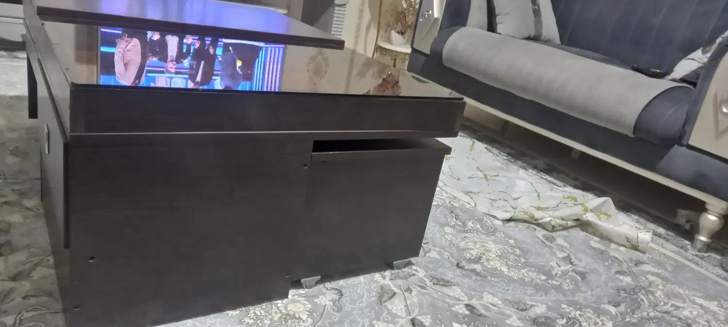 میز عسلی  خیلی تمیز.|مبلمان خانگی و میز عسلی|الوند, |دیوار