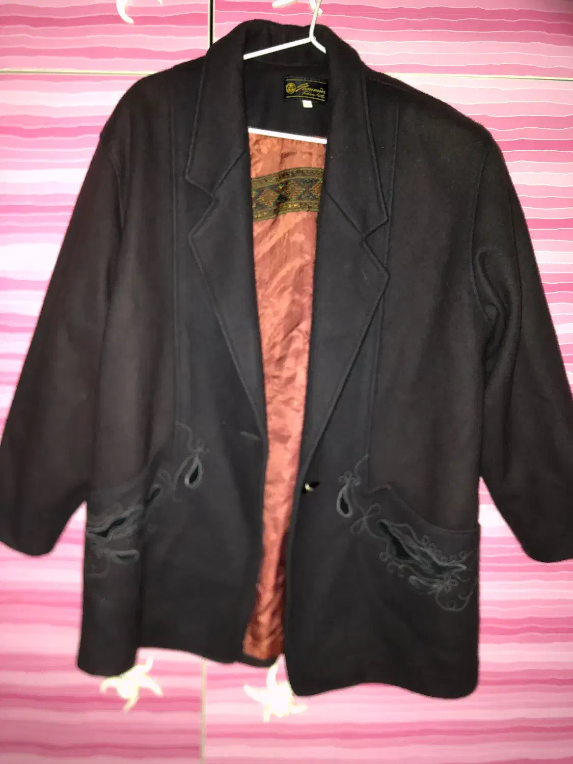 لباس تمیز|لباس|رشت, معلم|دیوار