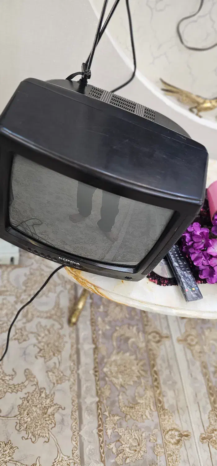 تلوزیون قدیمی ۱۴ اینچ|تلویزیون و پروژکتور|زنجان, |دیوار