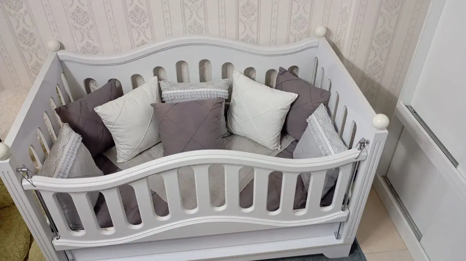 تخت کودک|تخت و سرویس خواب|قم, شاه سید علی|دیوار