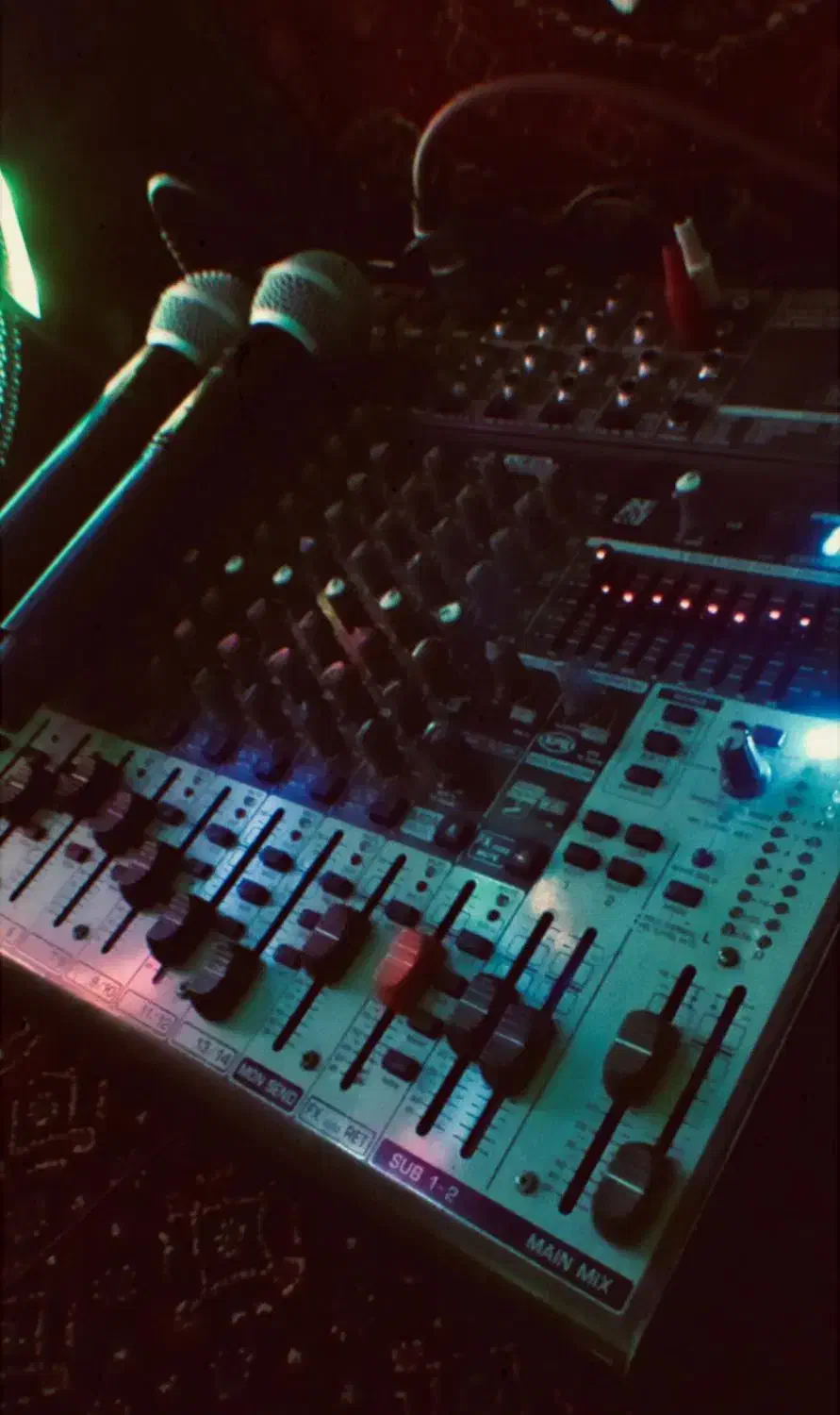 میکسر بهرینگر ۱۸۳۲ (۶کاناله)|سیستم صوتی خانگی|سنندج, |دیوار