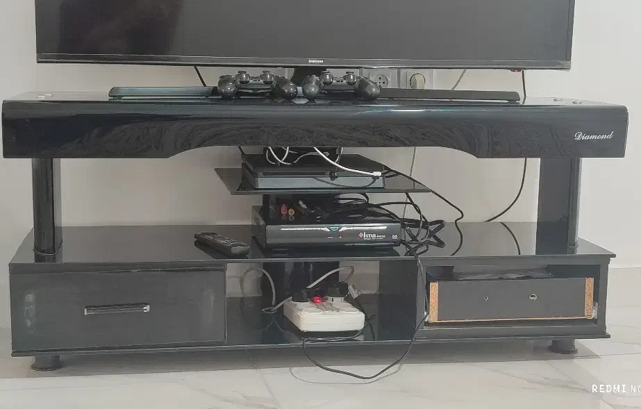 فروش یک عدد میز تلویزیون رشت|میز تلویزیون|رشت, پل تالشان|دیوار