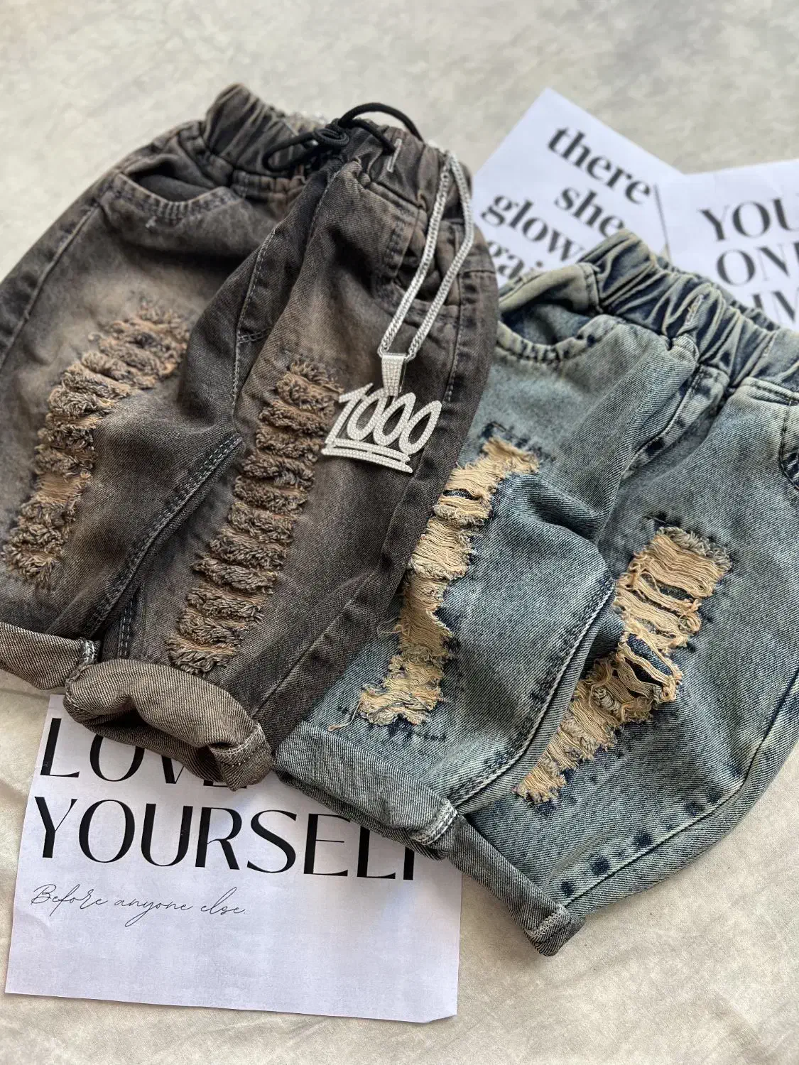 بعلت تغییر شغل|لباس|تربت جام, شاد|دیوار