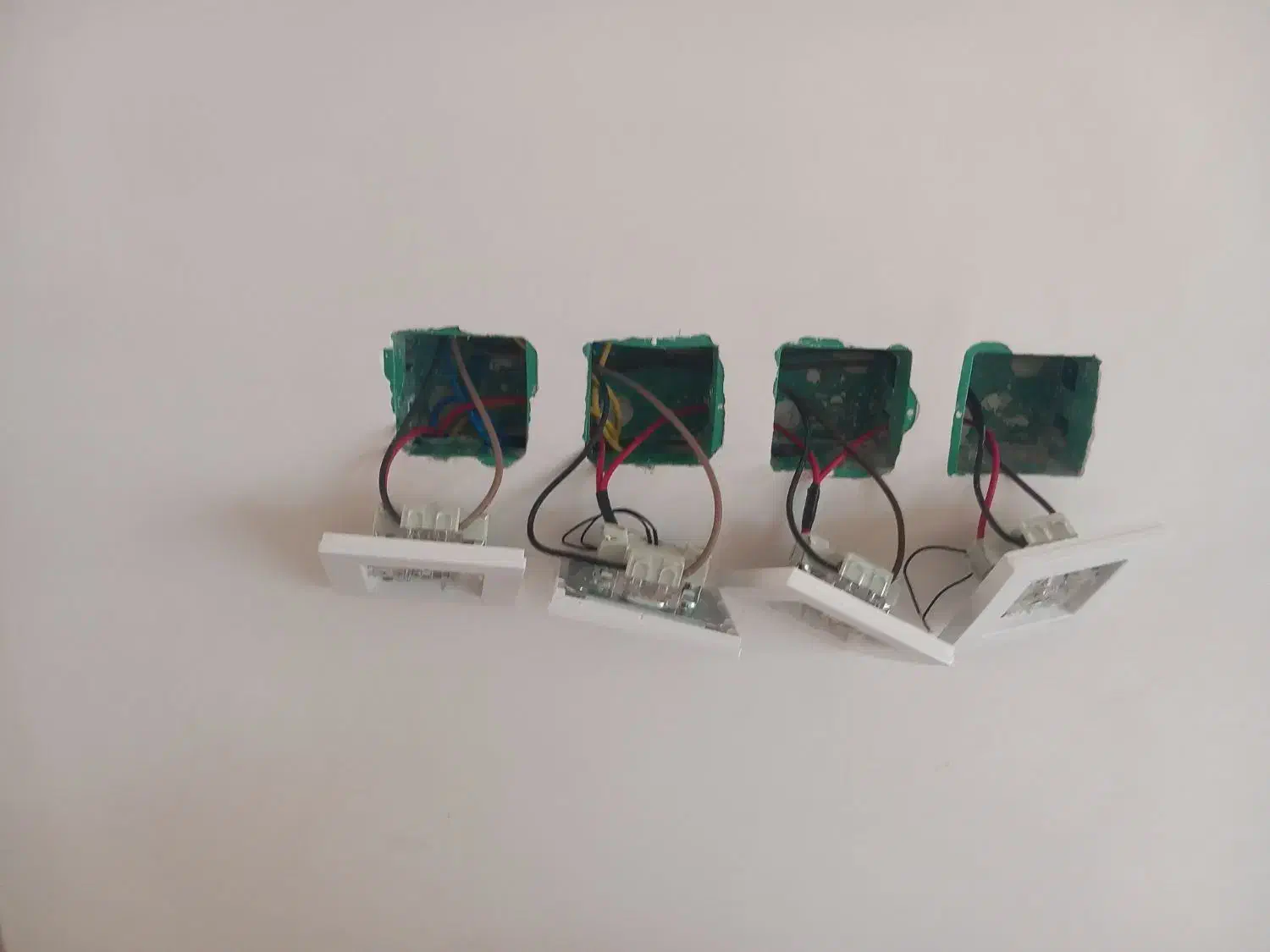 سیمکشی رفع اتصال نصب|خدمات پیشه و مهارت|تبریز, |دیوار