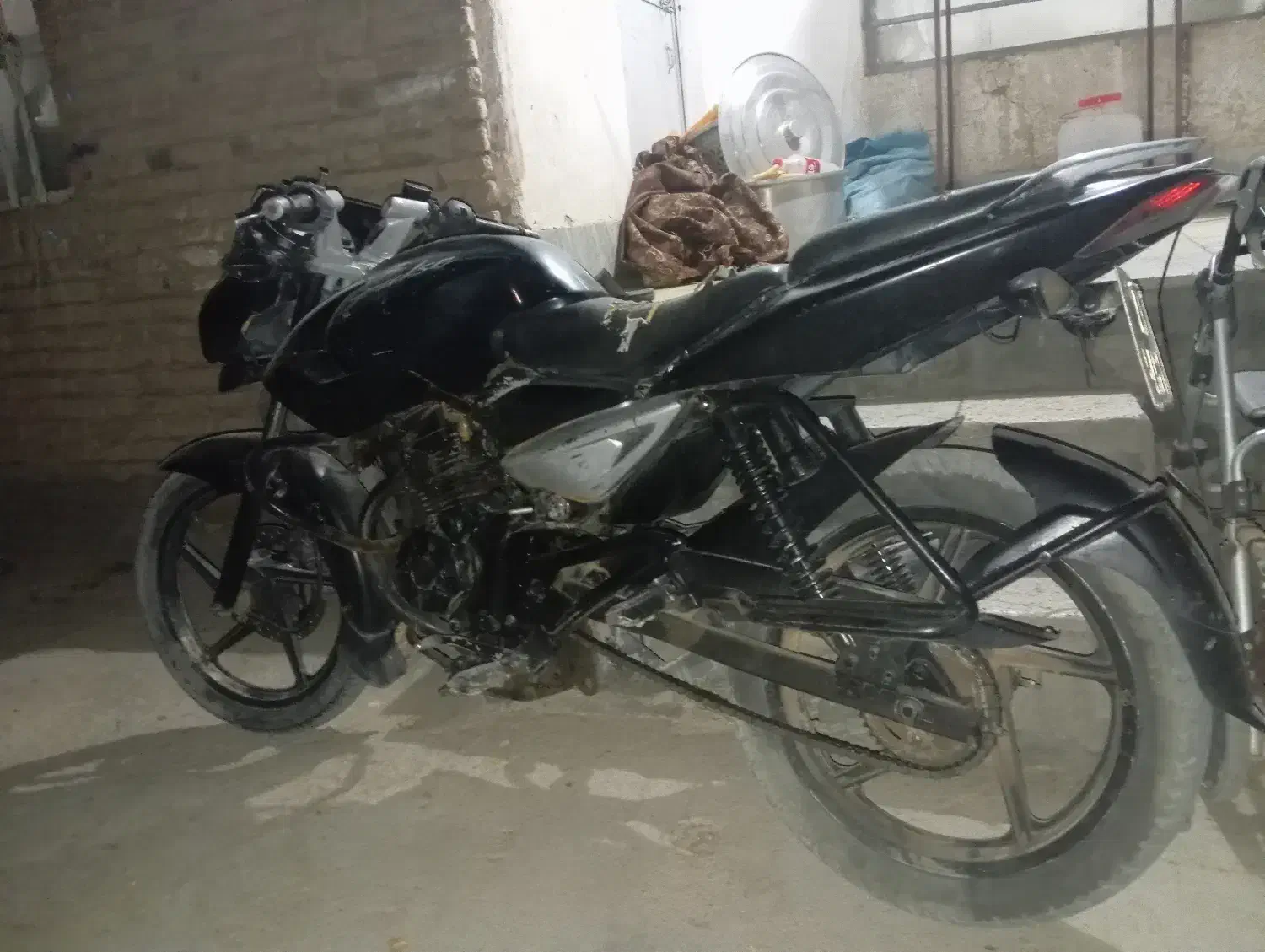 متور پالس 135|موتورسیکلت|زاوه, |دیوار