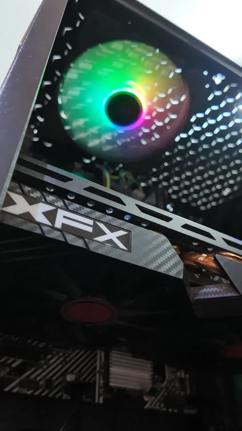 کیس گیمینگ|رایانه رومیزی|اندیشه, اندیشه فاز ۱|دیوار