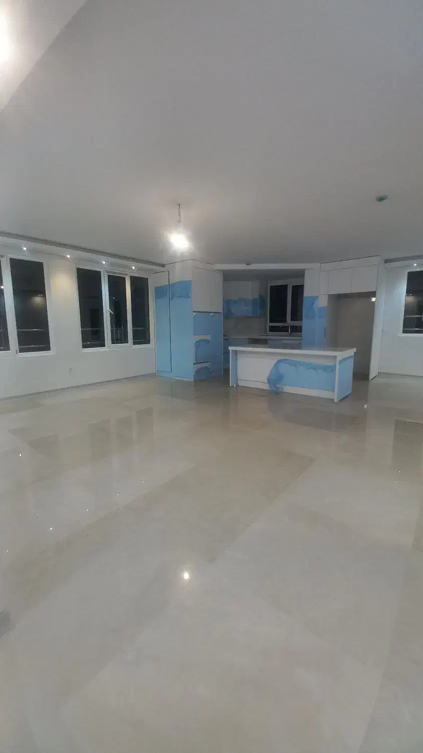 دریا  ۱۳۵ متر ۳ خوابه کیلید نخورده ۲ پارکینگ