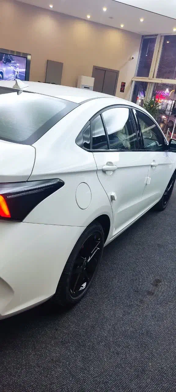 آریزو6جی تی سفید 1404|خودرو سواری و وانت|یزد, |دیوار