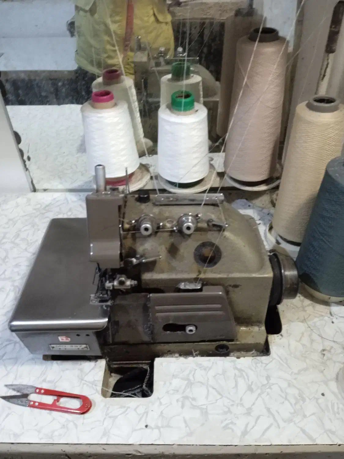 چرخ خیاطی صنعتی پنج نخ ژاپنی را|چرخ خیاطی و ریسندگی|آمل, |دیوار