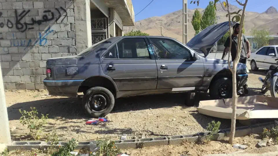 پژو۴۰۵ تصادفی|خودرو سواری و وانت|شهرکرد, |دیوار