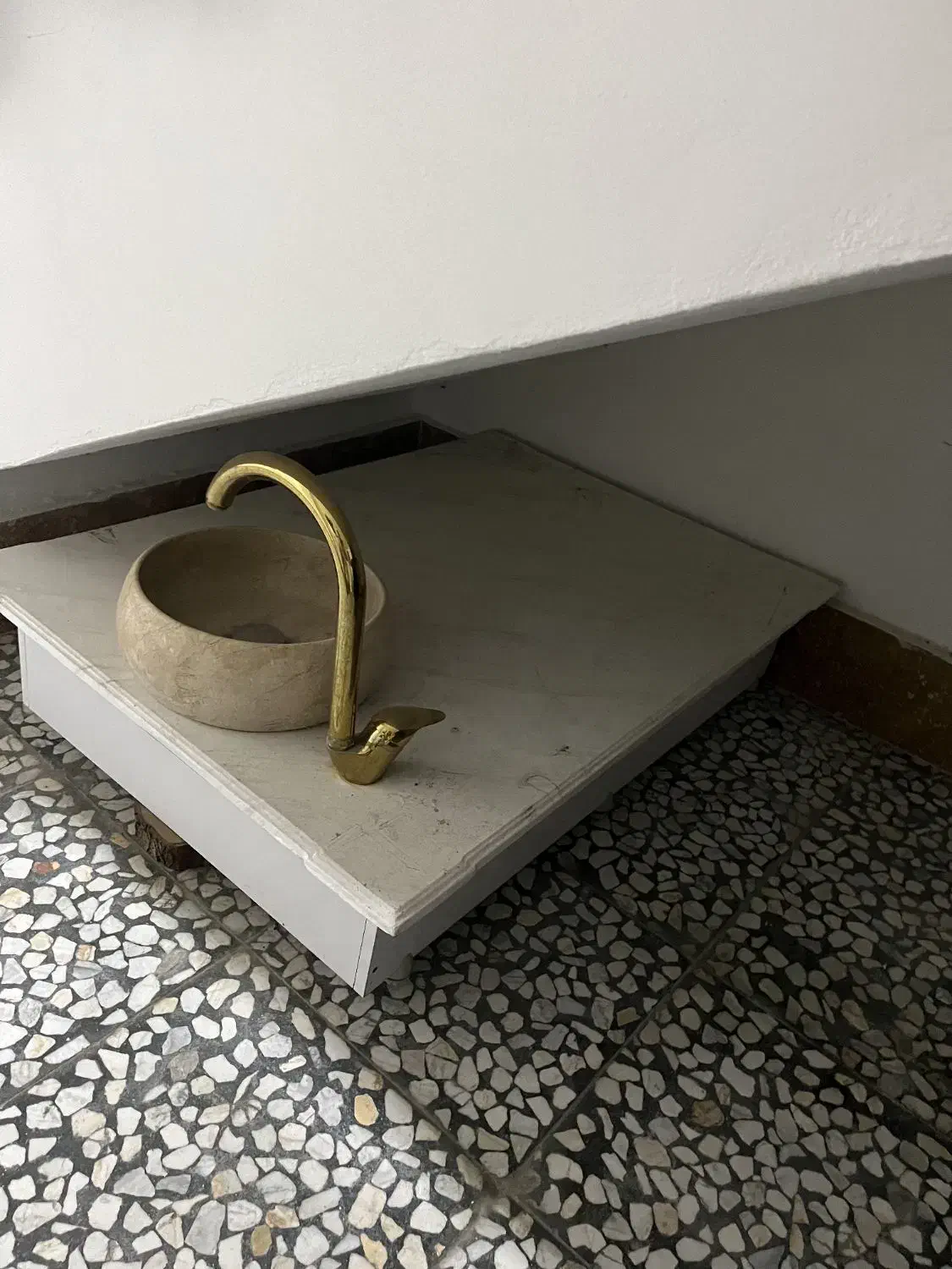 صندلی پدیکور همراه تخت و هوضچه سنگی ست کامل|آرایشگاه و سالن‌های زیبایی|چالوس, |دیوار