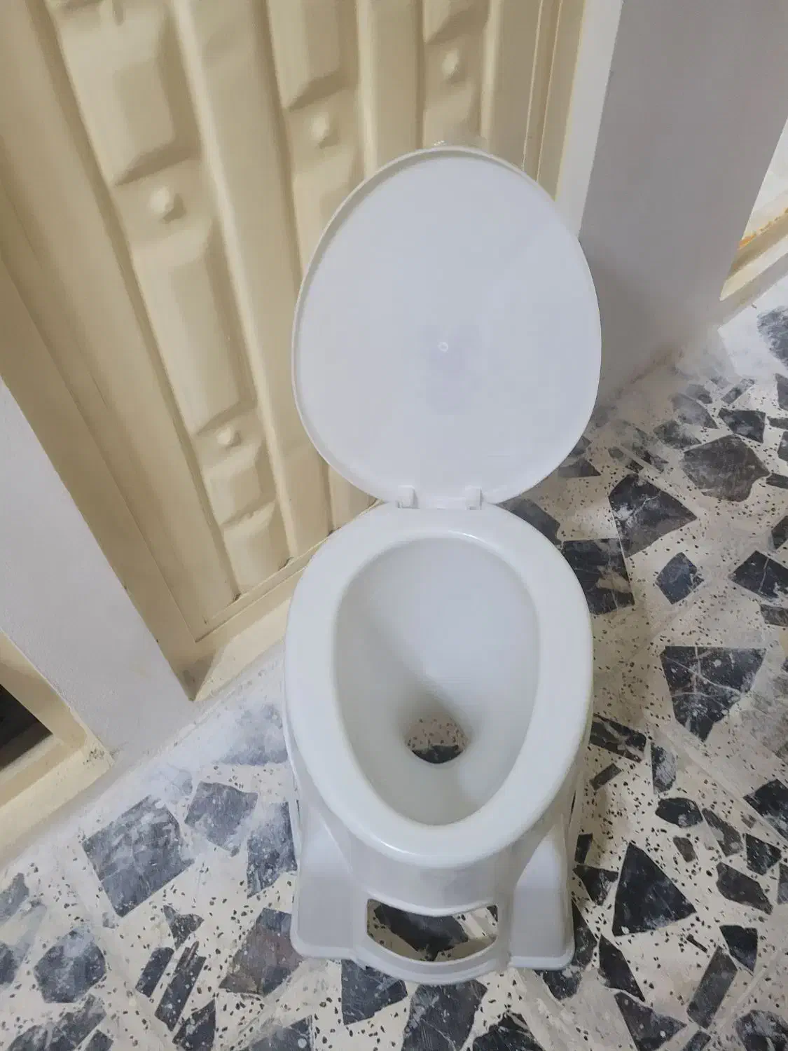 توالت فرنگی در حد نو|لوازم سرویس بهداشتی|چالوس, |دیوار