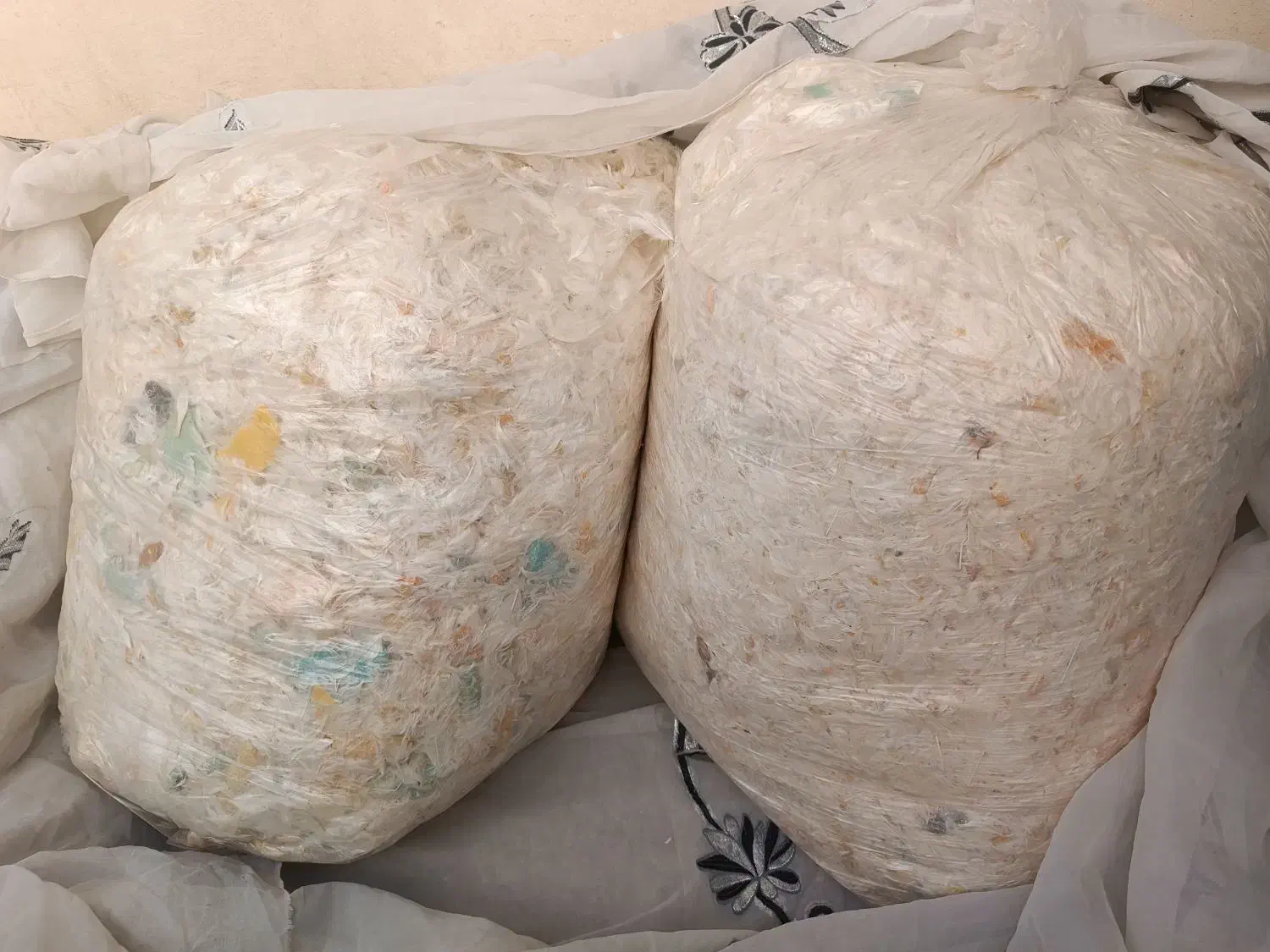 پر و ابره تمیز برای بالش|رختخواب، بالش، پتو|سراوان, |دیوار