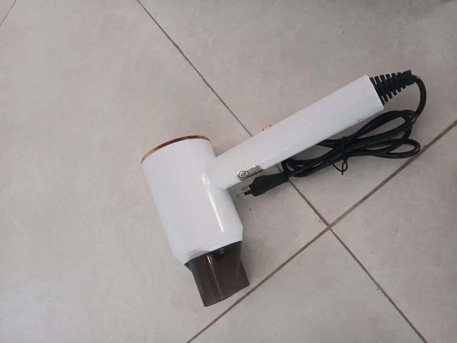 سشوار مسافرتی کم جا . شیک . پرقدرت|آرایشی، بهداشتی، درمانی|میبد, |دیوار