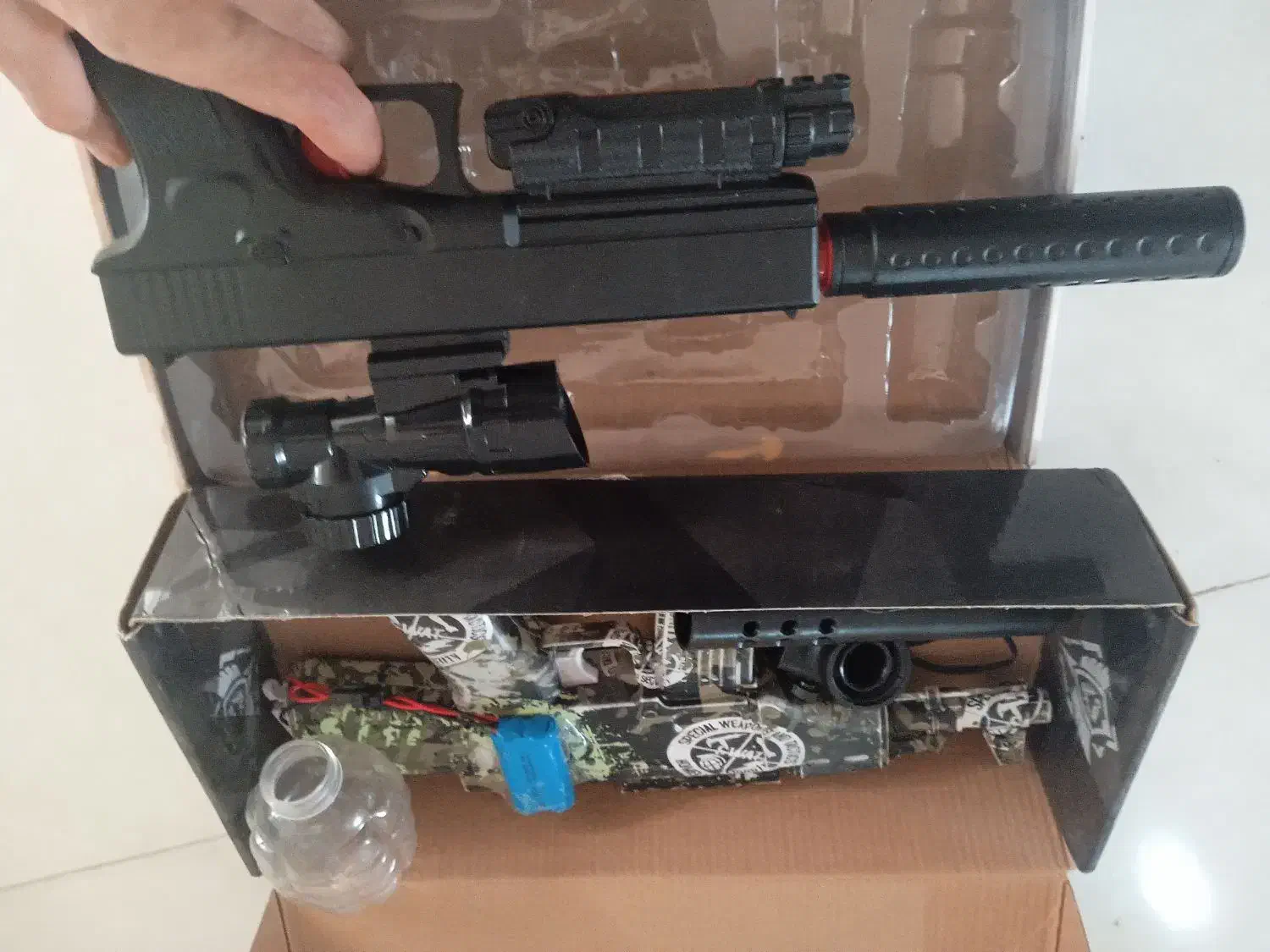 تفنگ تیر ژله ای شارژی در حد نو|اسباب‌‌بازی|شازند, |دیوار