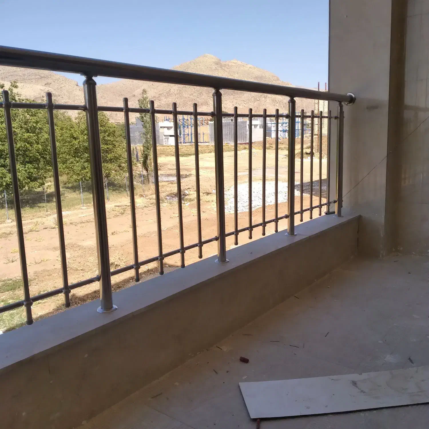 تهیه ونصب انواع نرده استیل|خدمات پیشه و مهارت|الشتر, |دیوار