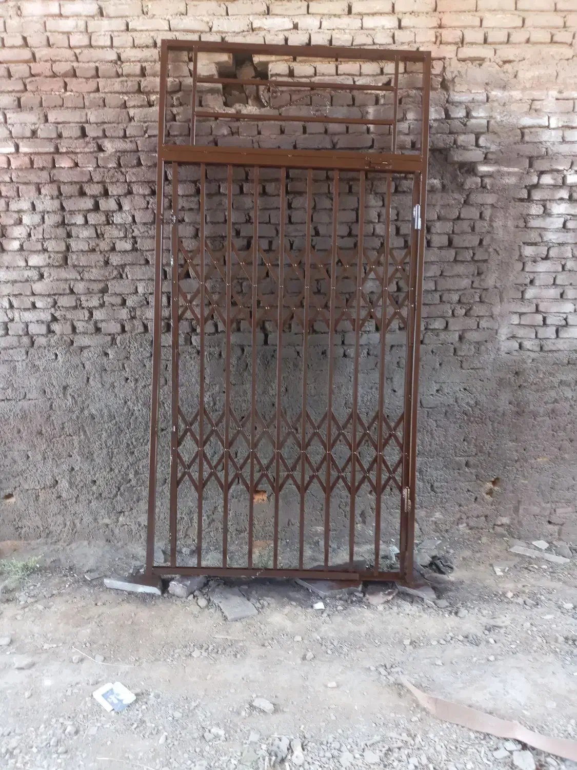 ساخت انواع مختلف درب و پنجره و آکاردئونی چوبین|خدمات پیشه و مهارت|ملایر, |دیوار