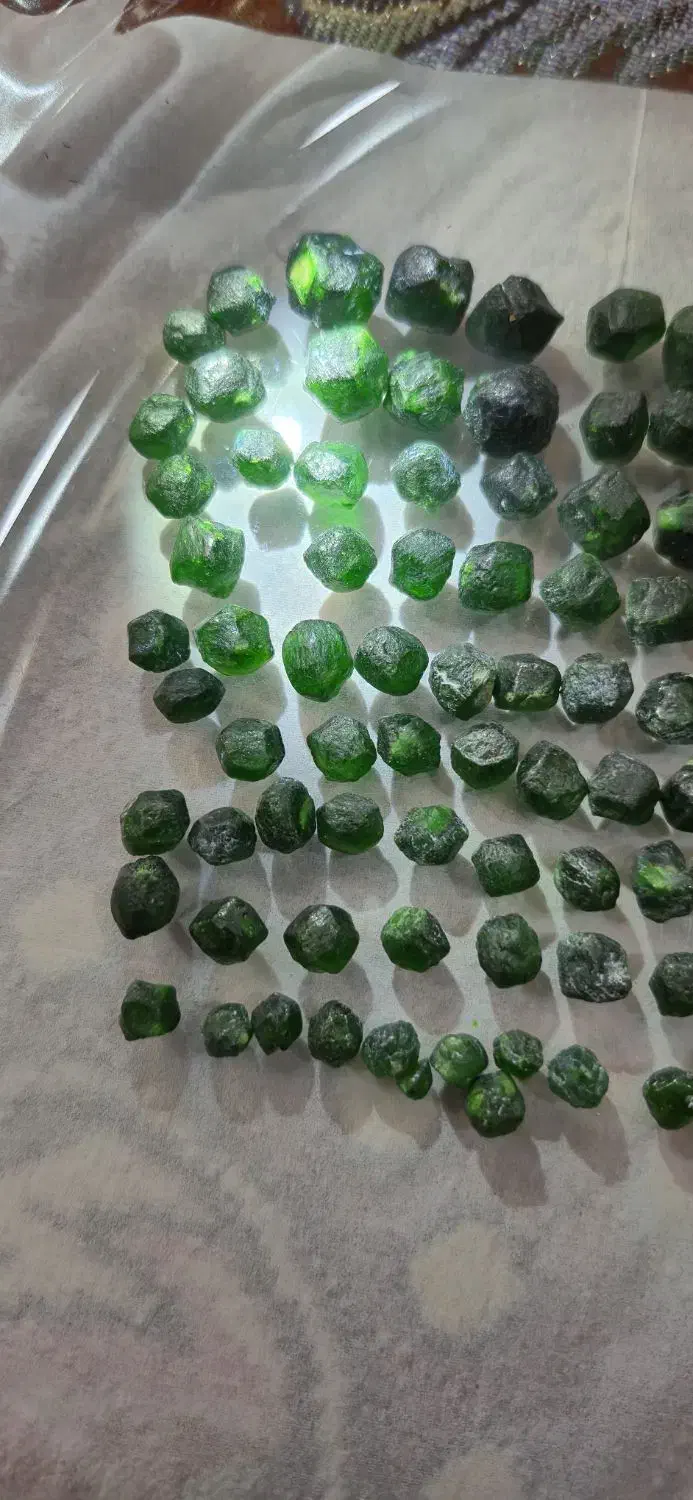 سنگ گارنت دمان توئید|جواهرات|کرمان, |دیوار