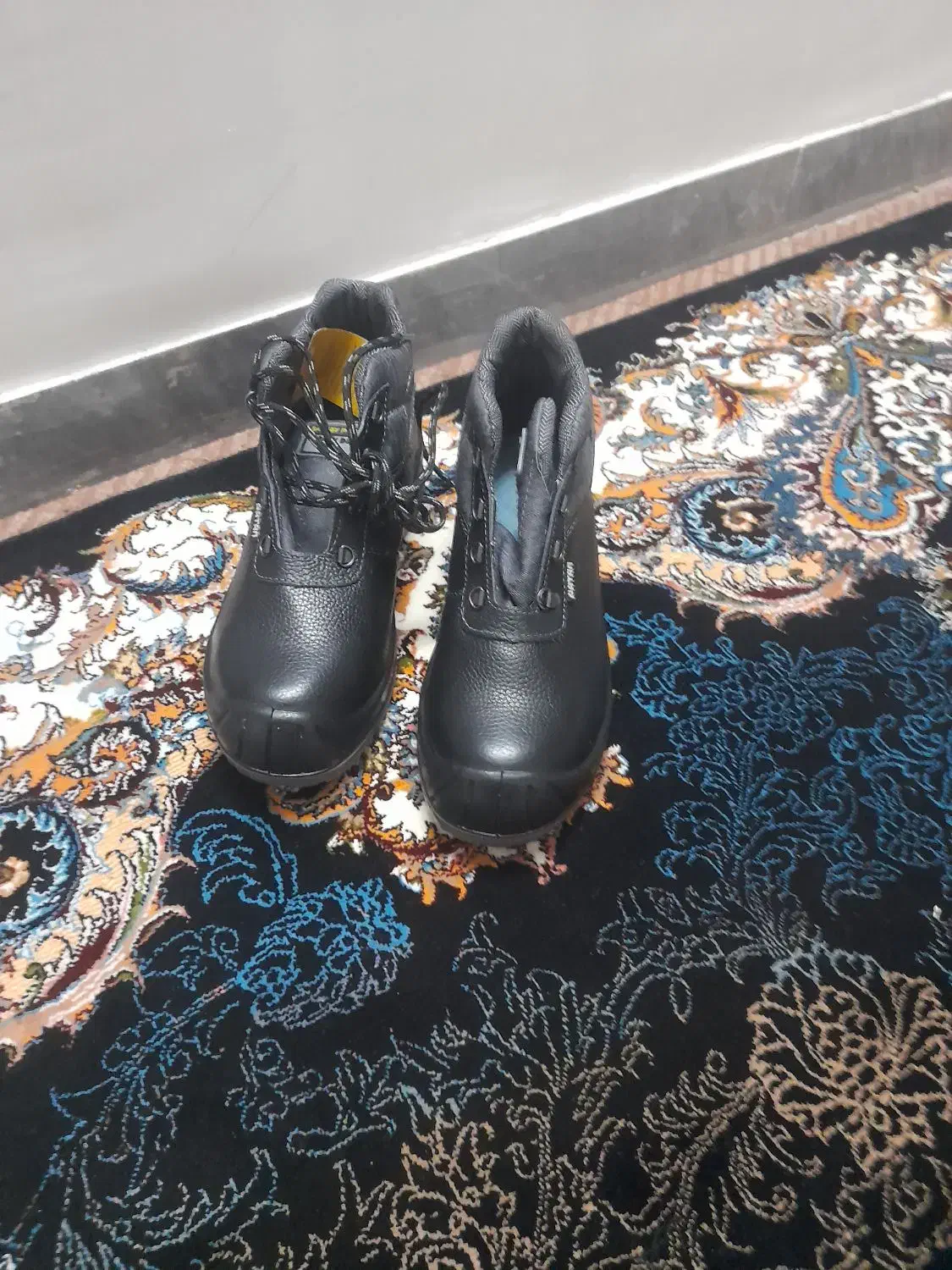 کفش کار|کیف، کفش، کمربند|سمنان, |دیوار