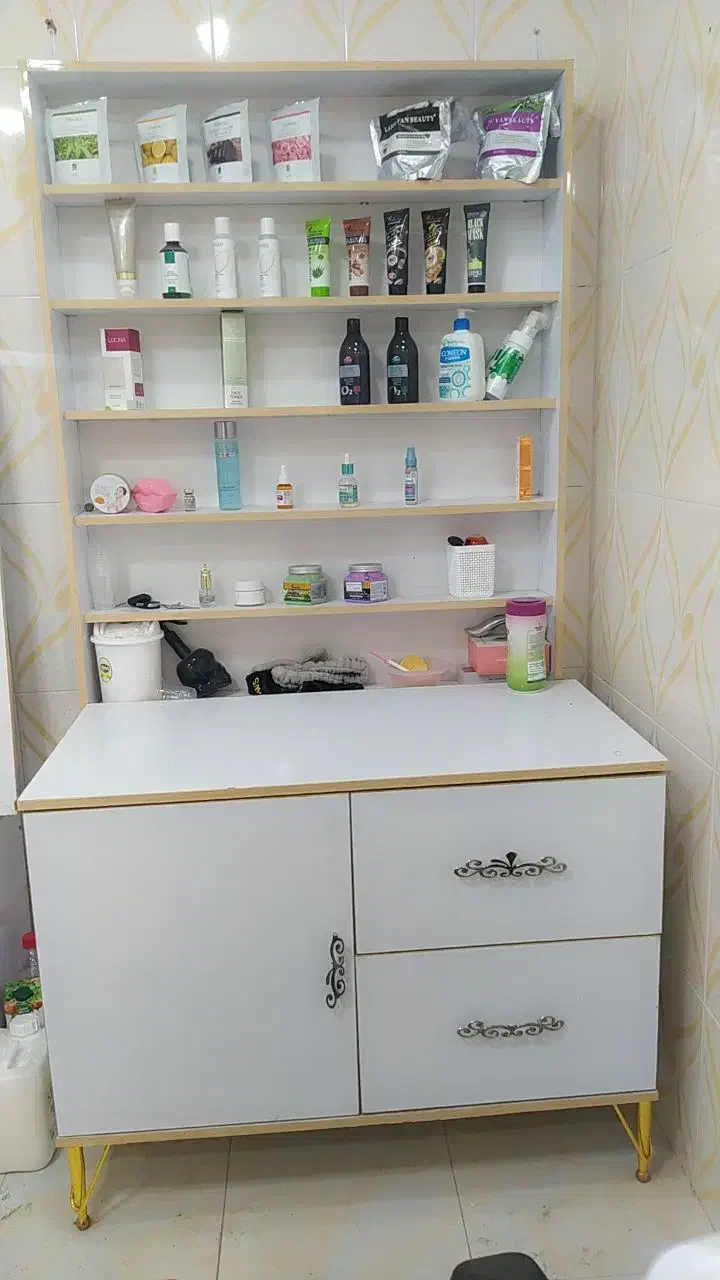 کمد و صندلی آرایشگاه|آرایشگاه و سالن‌های زیبایی|کرمانشاه, |دیوار